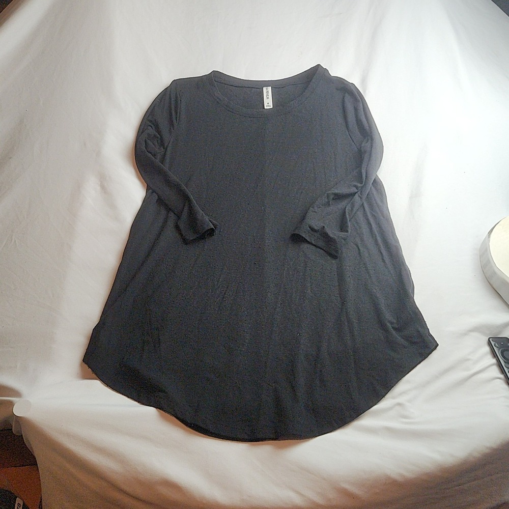 Zenana Premium Long Sleeve Tunic Top Black Relaxed Swing Hem Women's Size Medium
